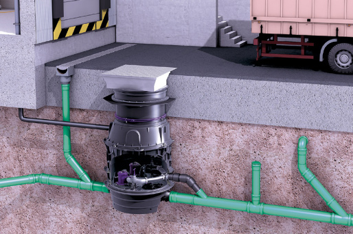Rampa di carico con ampia superficie esterna, dotata di un impianto di sollevamento ibrido Ecolift XL per il drenaggio.