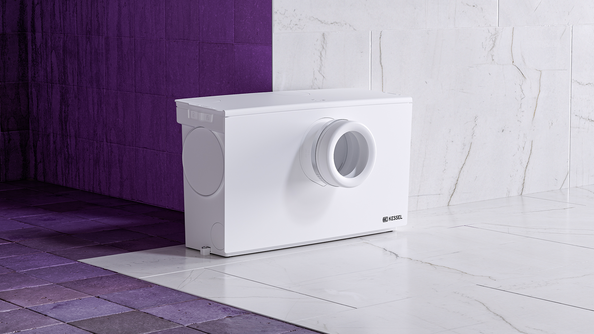 Vecchio contro nuovo Piccola stazione di sollevamento Minilift nel punto di giunzione tra una stanza vecchia e una ristrutturata.