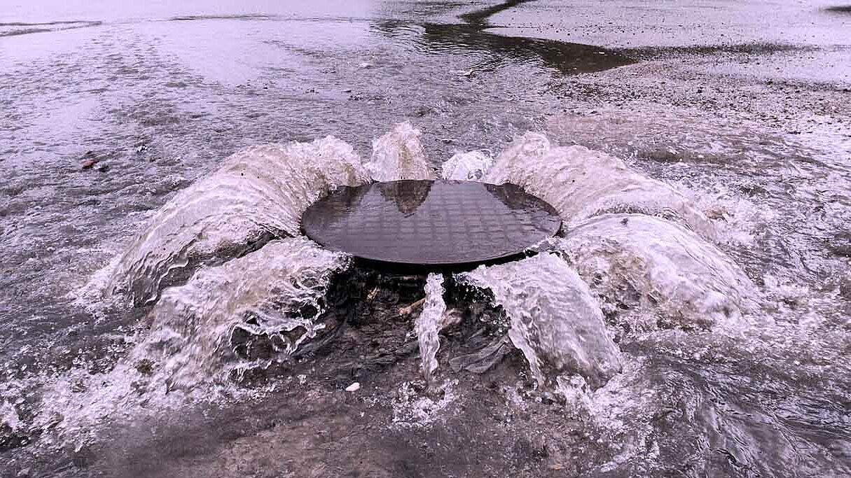 Prevenzione del riflusso delle acque di scarico dalla fognatura all’edificio. Prevenzione del riflusso delle acque di scarico dalla fognatura all’edificio.
